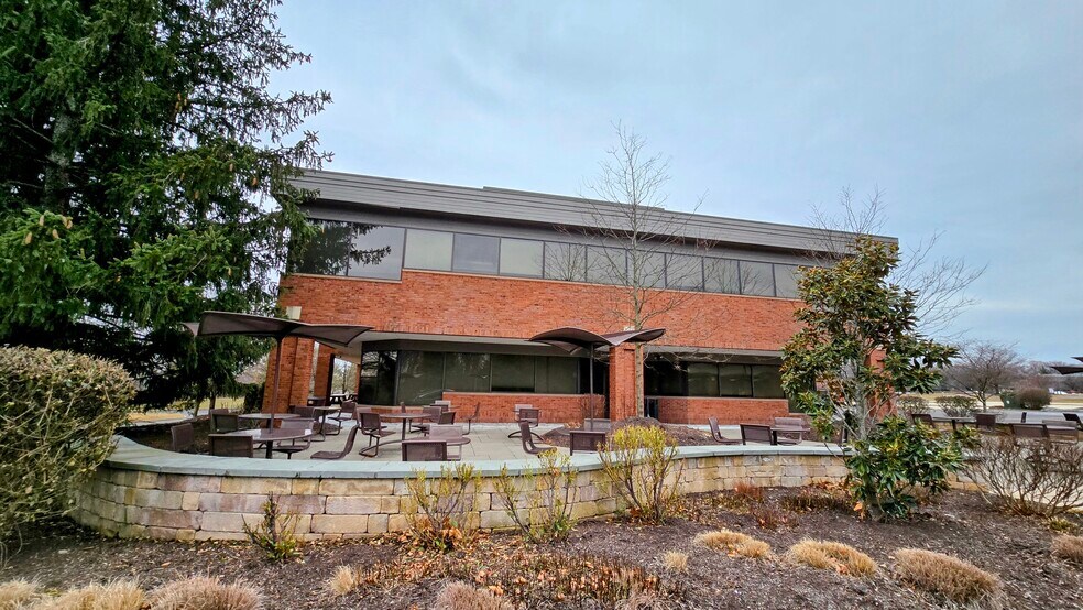 255 Business Center Dr, Horsham Township, PA à vendre - Photo du bâtiment - Image 3 de 21