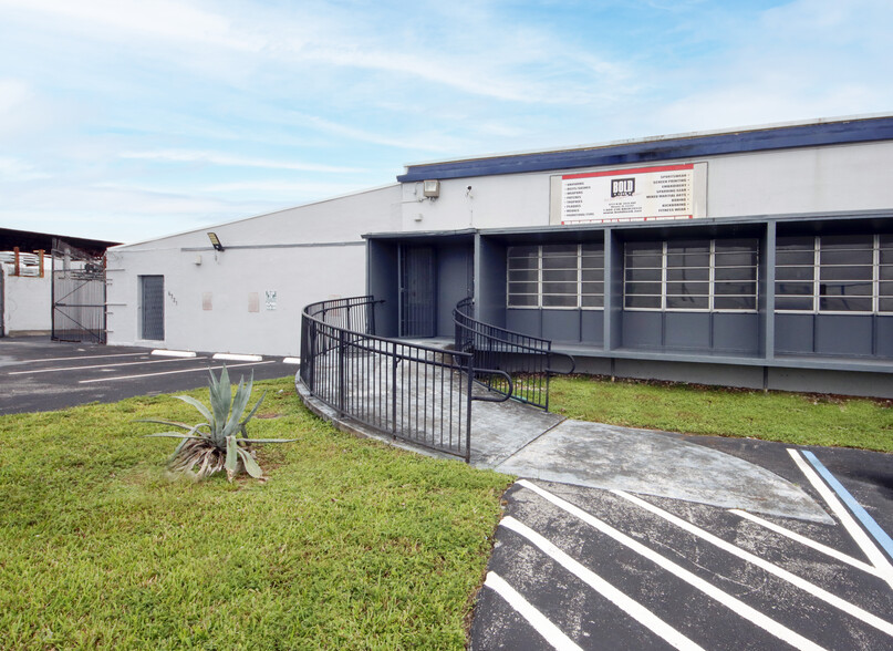 6721 NW 36th Ave, Miami, FL for lease - Building Photo - Image 2 of 16