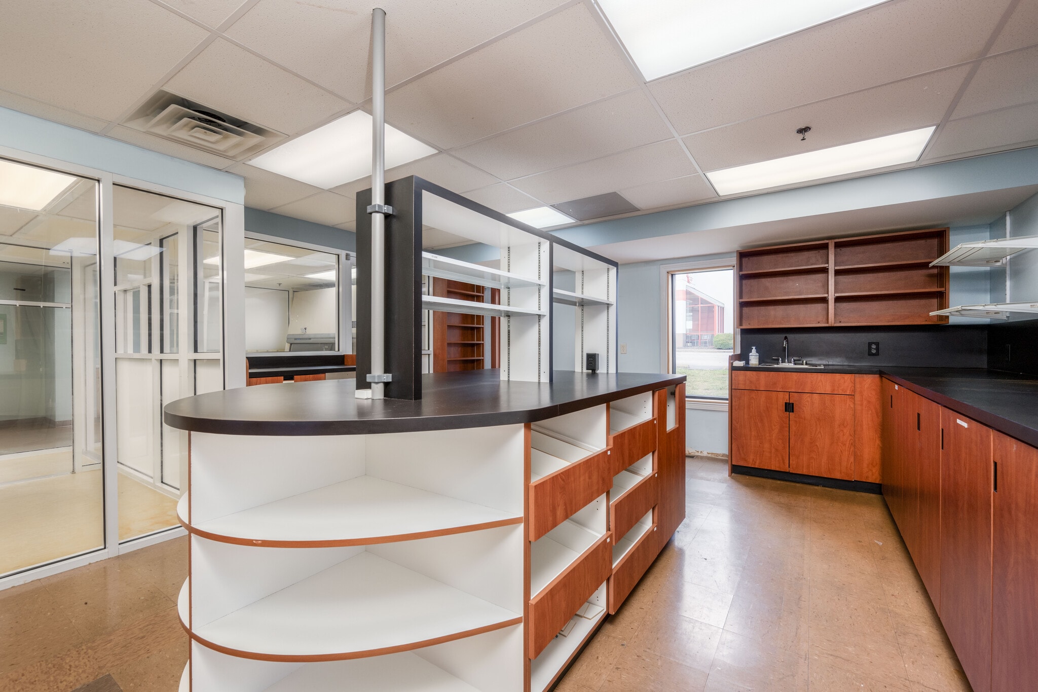 2113 State St, New Albany, IN for lease Interior Photo- Image 1 of 34