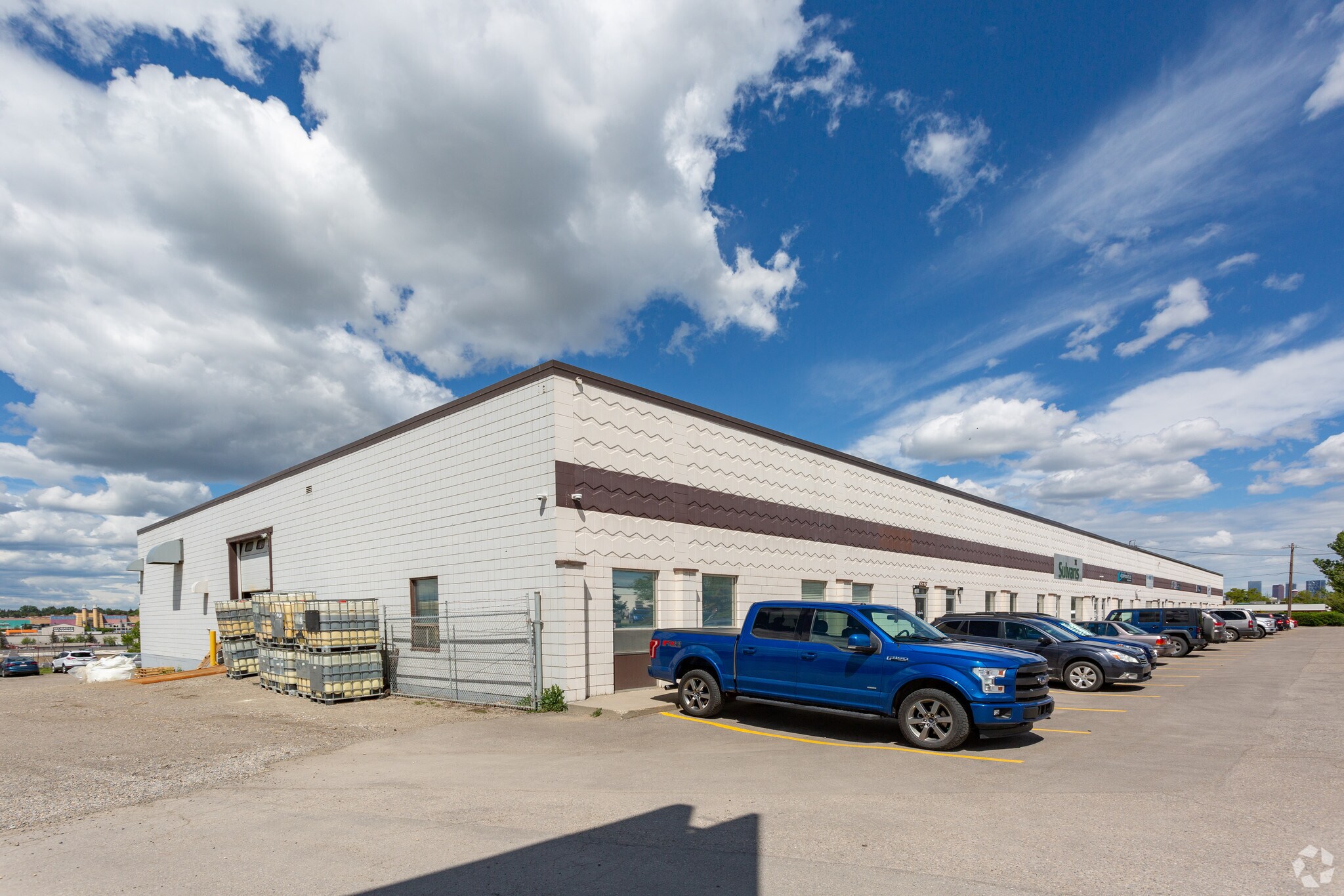 6433-6447 2 St SE, Calgary, AB for sale Primary Photo- Image 1 of 1