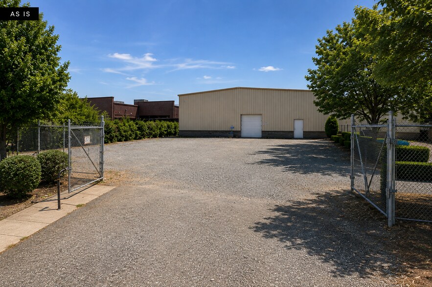 624 Rountree Rd, Charlotte, NC à louer - Photo du bâtiment - Image 2 de 2