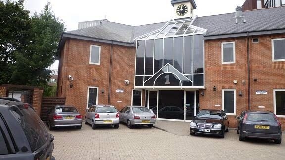 1 Wheatfield Way, Kingston Upon Thames à louer - Photo du bâtiment - Image 3 de 6