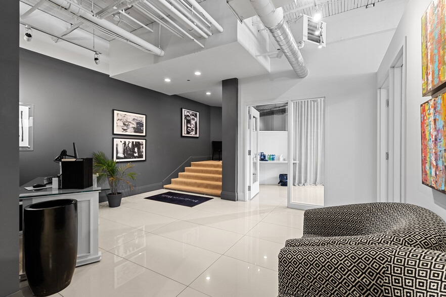 326 Davenport Rd, Toronto, ON for lease - Building Photo - Image 3 of 18