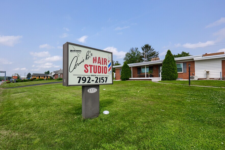 4325 W Market St, York, PA à vendre - Photo du bâtiment - Image 2 de 36