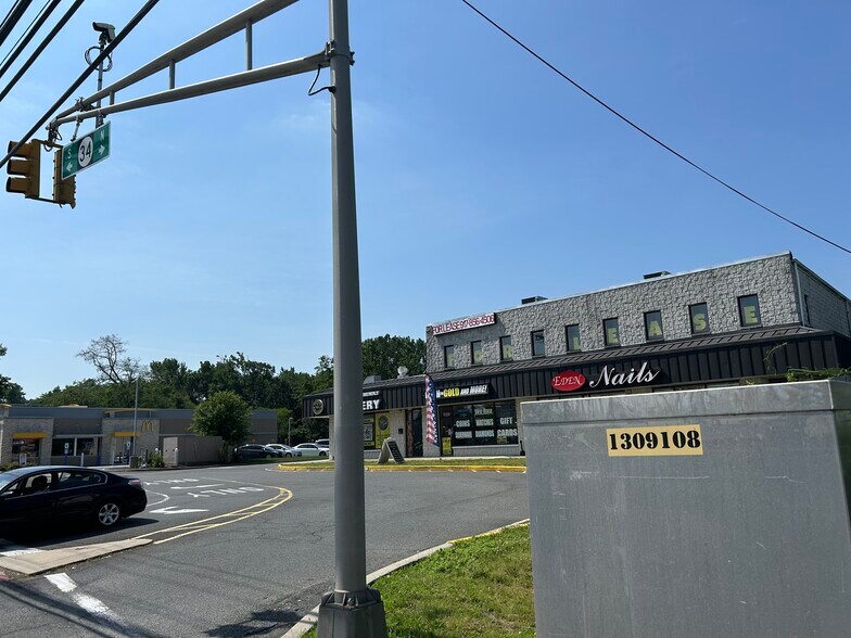 1100-1102 State Route 34, Aberdeen, NJ à louer - Photo du bâtiment - Image 2 de 19