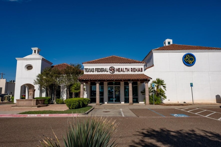 8607 McPherson Rd, Laredo, TX for lease - Building Photo - Image 2 of 28