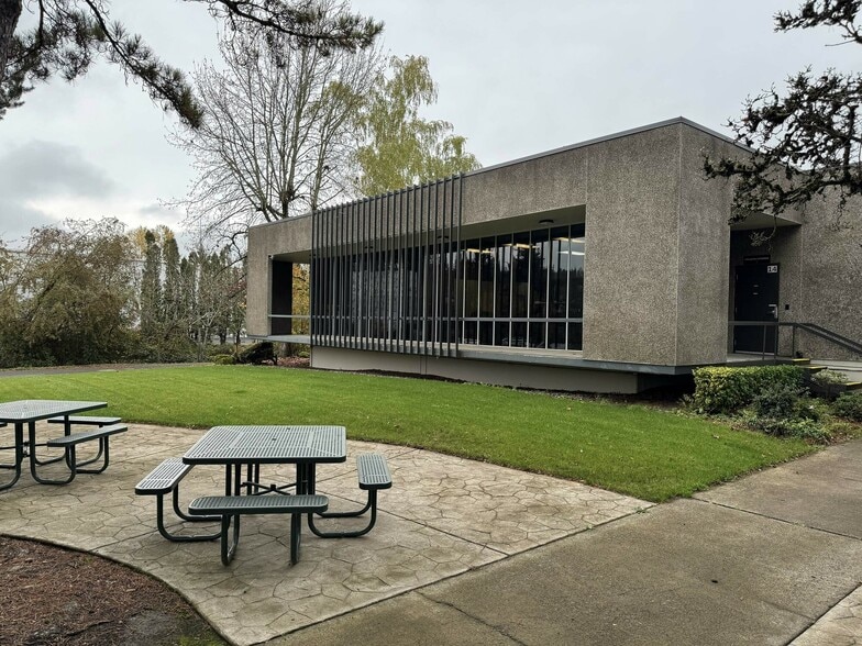 14200 SW 72nd Ave, Portland, OR for sale - Building Photo - Image 3 of 16