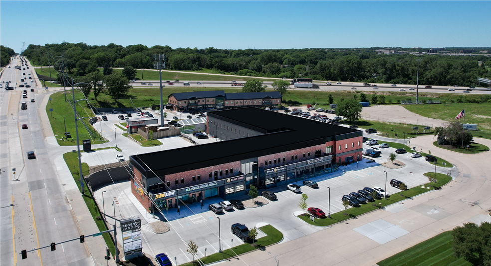 Regency Landing, Omaha, NE à louer - Photo du bâtiment - Image 2 de 6
