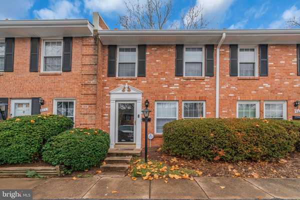 309 E Dartmouth Dr, Sterling, VA for sale - Primary Photo - Image 1 of 19