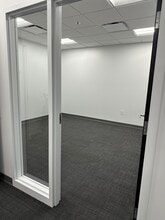 121 Hunter Ave, Ladue, MO for lease Building Photo- Image 2 of 2