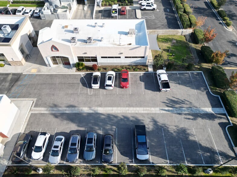 9879 Camino Media, Bakersfield, CA à louer - Photo du bâtiment - Image 2 de 3