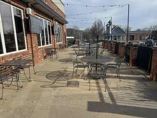 Plus de détails pour 160 English Landing Dr, Parkville, MO - Commerce de détail à louer