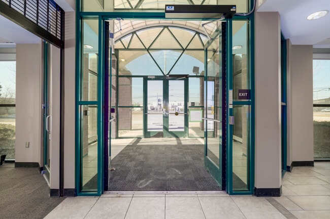 More details for 30730 Groesbeck Hwy, Roseville, MI - Retail for Auction