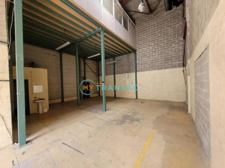 Flex in Fontenay-sous-Bois for lease - Interior Photo - Image 2 of 12