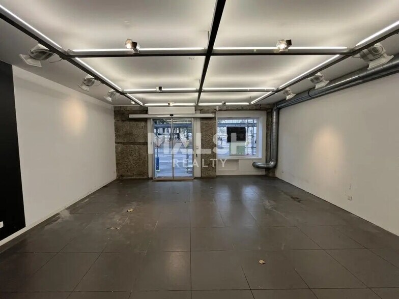 Retail in Lyon for lease - Interior Photo - Image 2 of 5