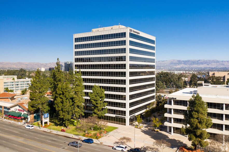 21021 Ventura Blvd, Woodland Hills, CA à louer - Photo du bâtiment - Image 2 de 11