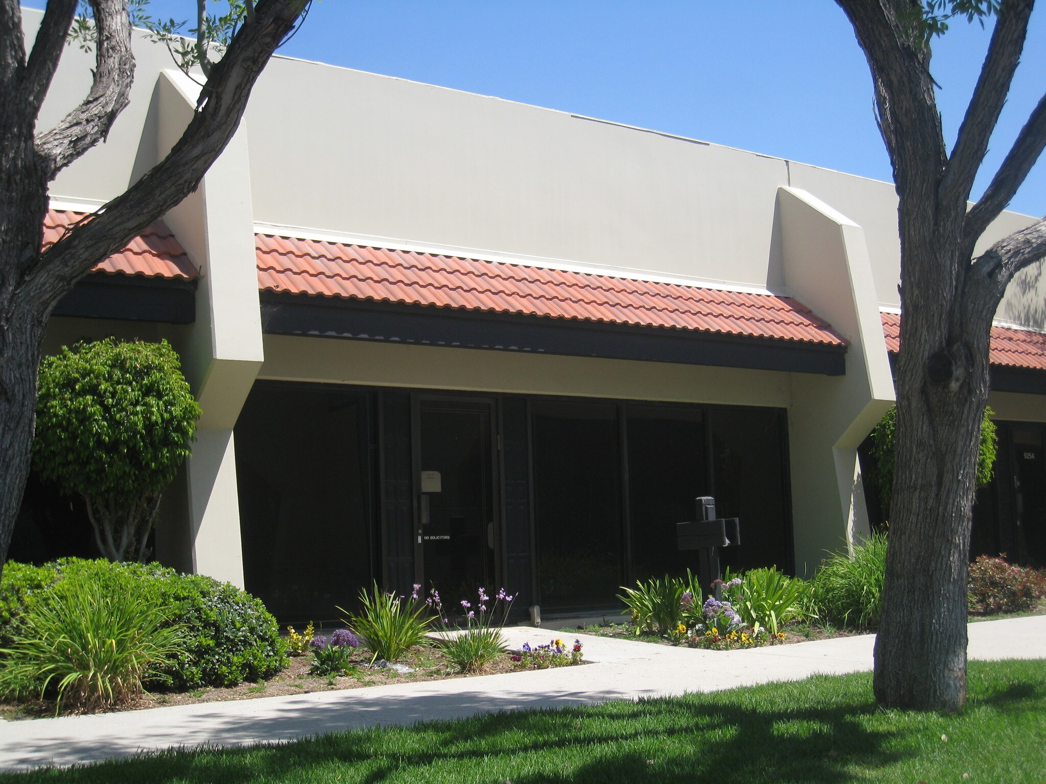 9252-9260 Deering Ave, Chatsworth, CA for sale Primary Photo- Image 1 of 6