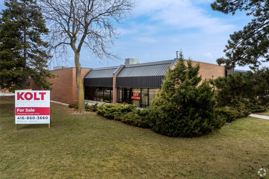 270 Esna Park Dr, Markham, ON à vendre - Photo du bâtiment - Image 3 de 19