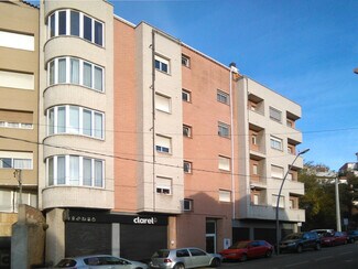 Plus de détails pour Multi-résidentiel à vendre