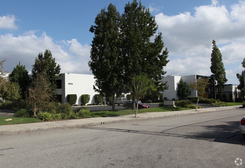 9314-9324 Eton Ave, Chatsworth, CA à louer - Photo du bâtiment - Image 3 de 4