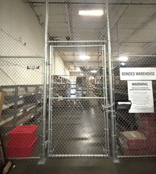 7303 Edgewater Dr, Oakland, CA for lease - Interior Photo - Image 2 of 8
