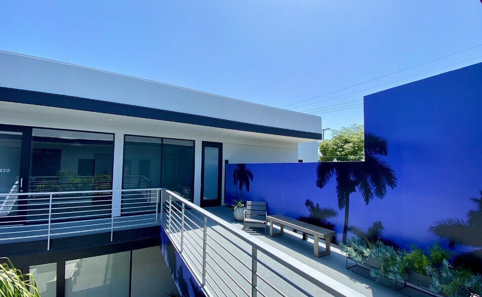 3007 Washington Blvd, Marina Del Rey, CA à louer - Photo du bâtiment - Image 3 de 10
