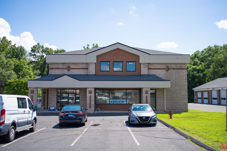 900 Farmington Ave Turnkey Investment portefeuille de 2 propriétés à vendre sur LoopNet.ca - Photo du bâtiment - Image 3 de 7