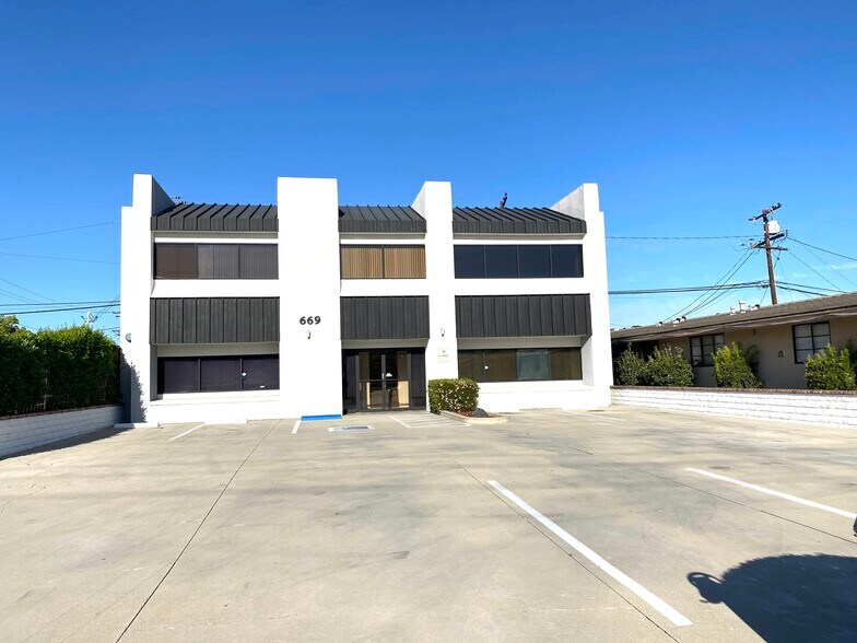 669 2nd Ave, Covina, CA à louer - Photo du bâtiment - Image 1 de 7
