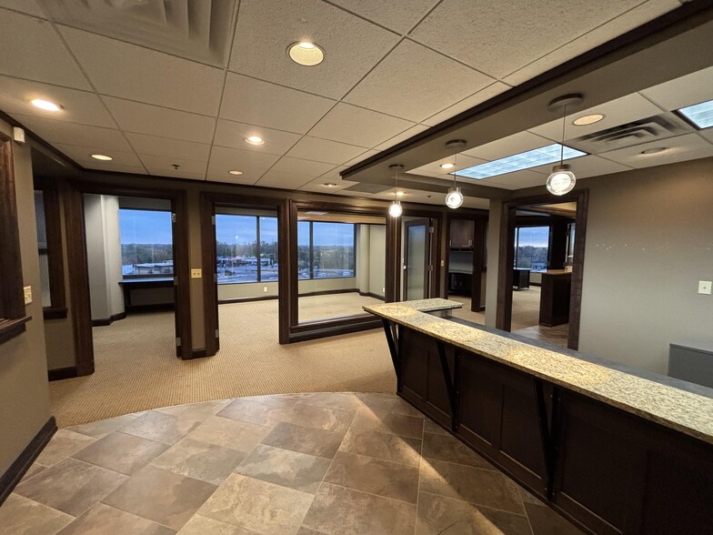 5101 Vernon Ave, Edina, MN à louer - Photo du bâtiment - Image 2 de 9