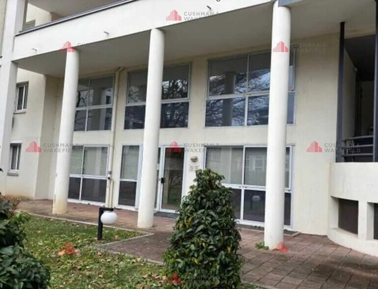 Bureau dans Besançon à louer - Photo du bâtiment - Image 2 de 2