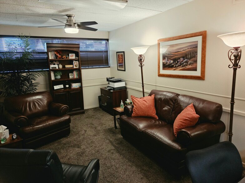 5588 N Palm Ave, Fresno, CA à louer - Photo du bâtiment - Image 1 de 4