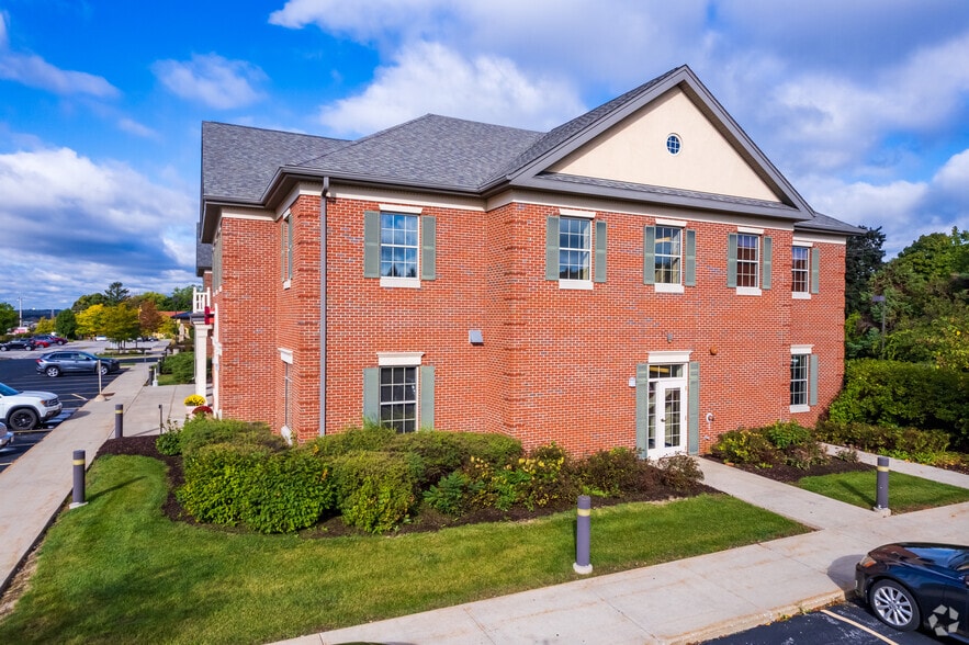 18200 W Capitol Dr, Brookfield, WI for sale - Building Photo - Image 3 of 16