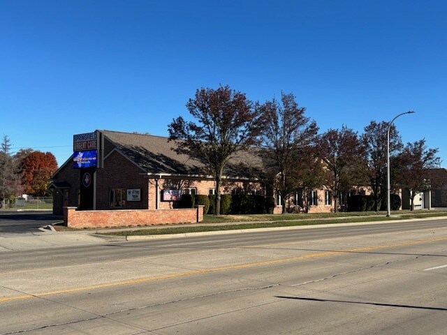 21929-21931 E 9 Mile Rd, Saint Clair Shores, MI à louer Photo du bâtiment- Image 1 de 5