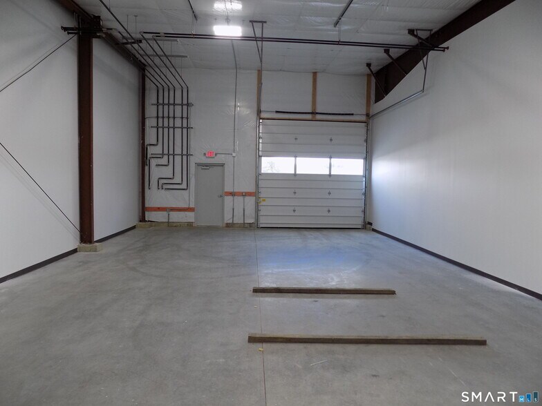 28 Lassy Ct, Terryville, CT à louer - Photo du bâtiment - Image 2 de 5