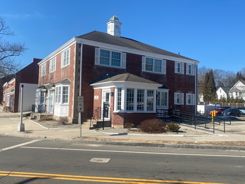162 E Putnam Ave, Cos Cob, CT for sale - Building Photo - Image 3 of 6