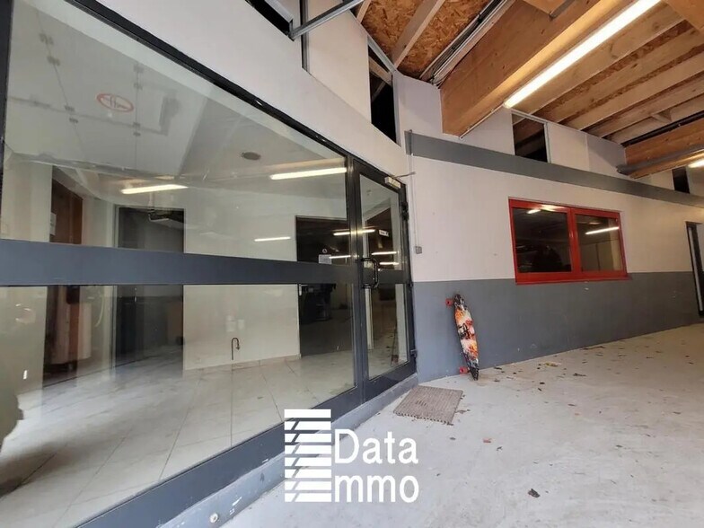 Industrial in Montreuil for sale - Building Photo - Image 2 of 12