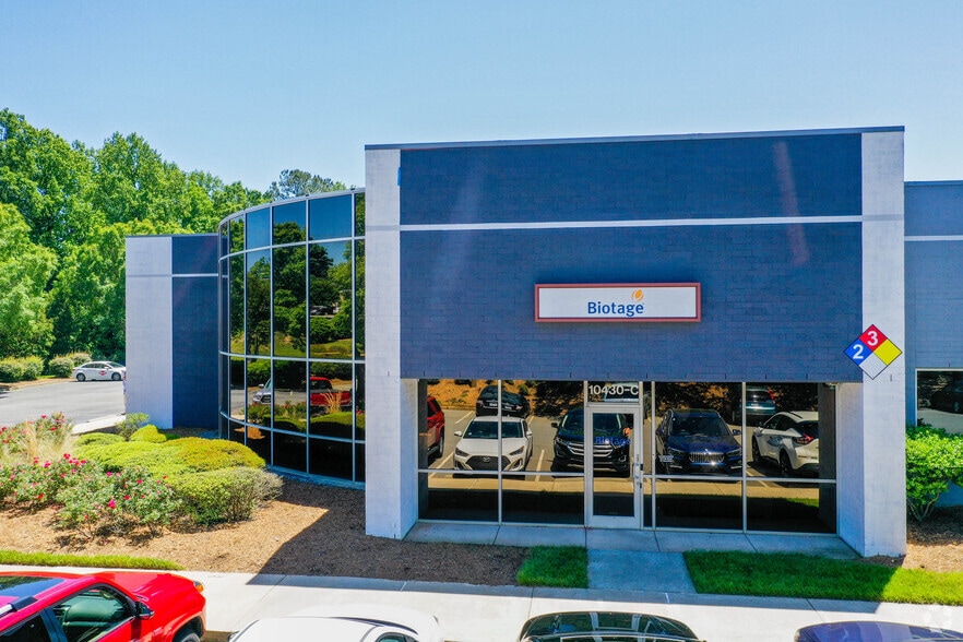 10430 Harris Oaks Blvd, Charlotte, NC for lease - Building Photo - Image 2 of 8