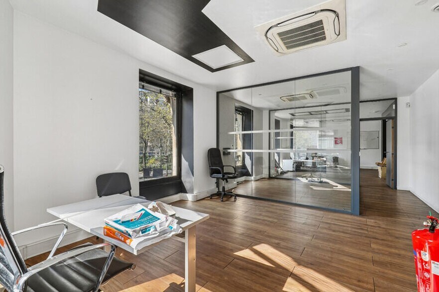 53 Boulevard Voltaire, Paris for lease - Building Photo - Image 3 of 12