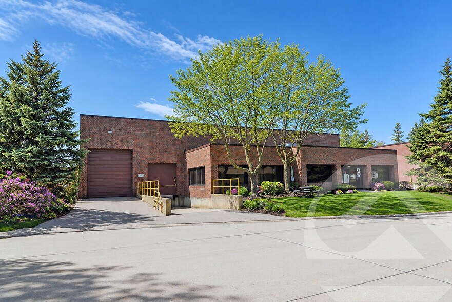 33865 Capitol St, Livonia, MI à louer - Photo principale - Image 1 de 2