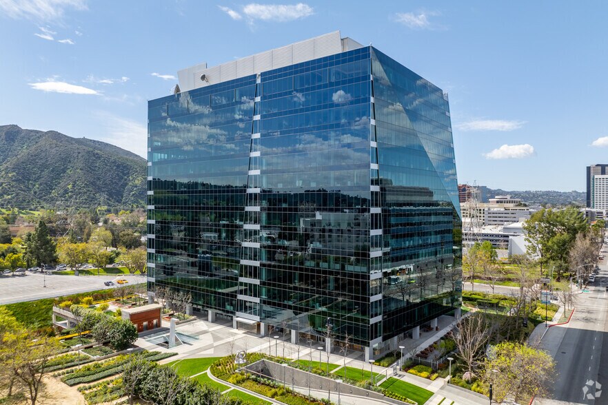 2900 W Alameda Ave, Burbank, CA à louer - Photo du bâtiment - Image 1 de 9