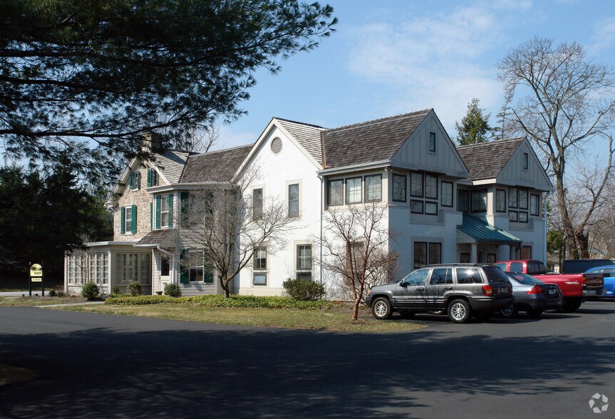 581 Skippack Pike, Blue Bell, PA à louer - Photo du bâtiment - Image 2 de 15