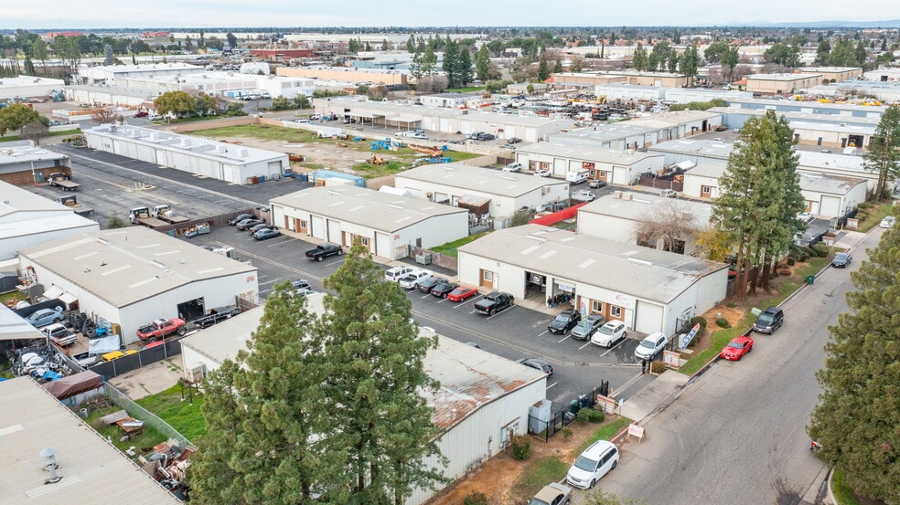 2695 N Sunnyside Ave, Fresno, CA for lease - Building Photo - Image 3 of 10