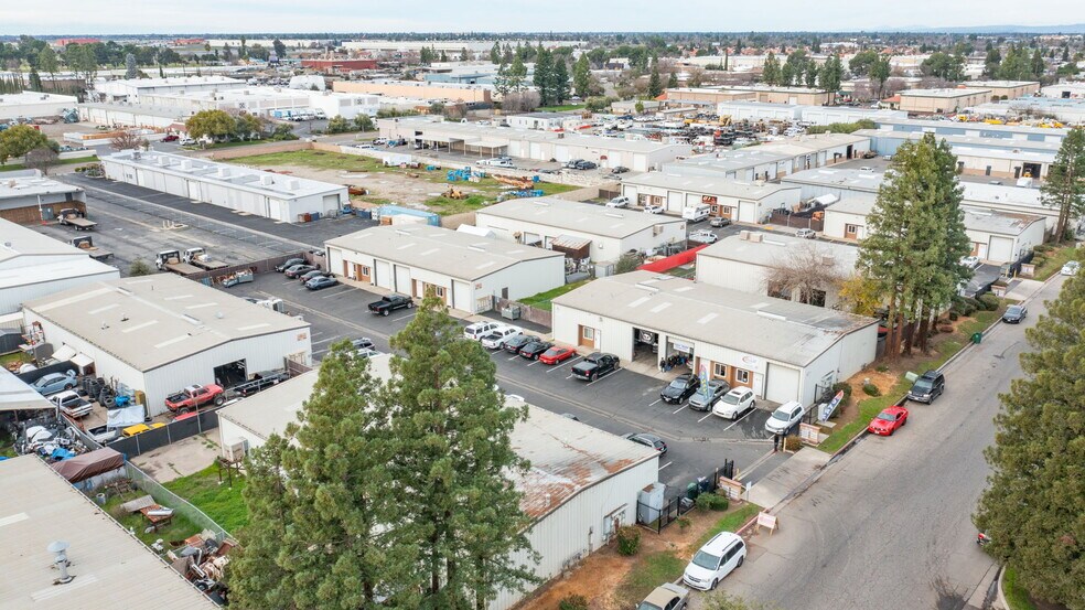 2695 N Sunnyside Ave, Fresno, CA à louer - Photo du bâtiment - Image 3 de 10