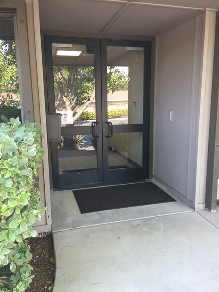 1221 Farmers Ln, Santa Rosa, CA à louer - Photo du bâtiment - Image 3 de 7