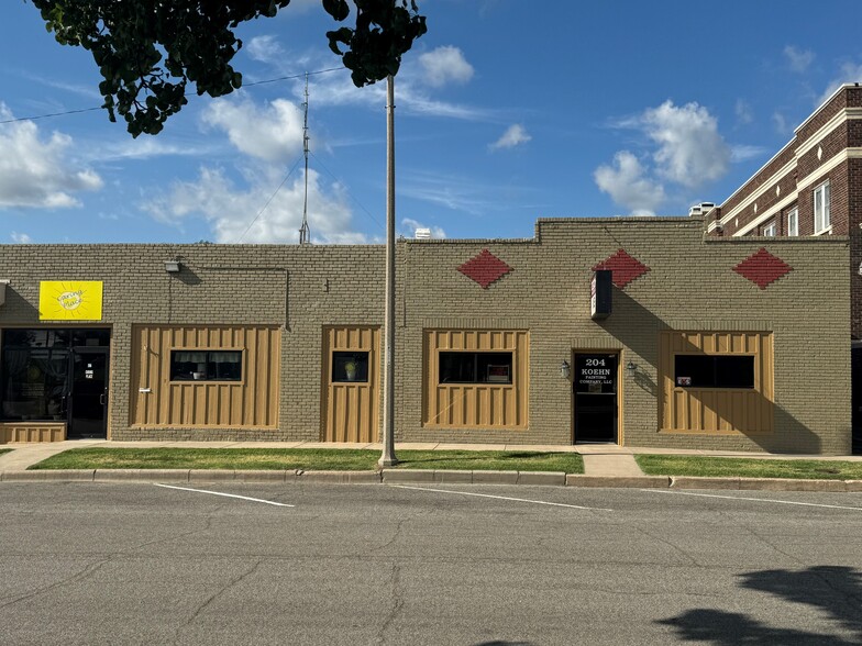 204 W 6th St, Newton, KS for lease - Primary Photo - Image 1 of 10