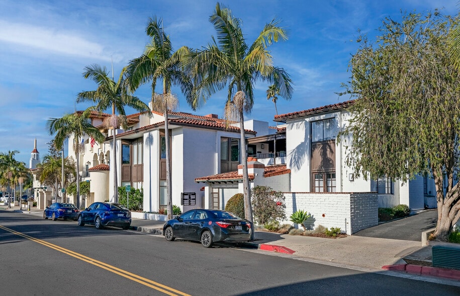 125 E Victoria St, Santa Barbara, CA for lease - Building Photo - Image 1 of 6