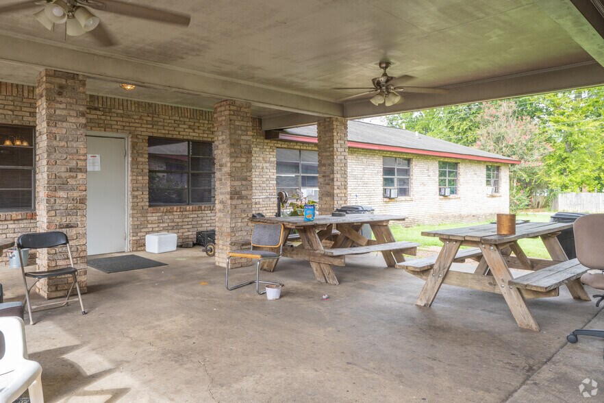 1612 5th Ave N, Bessemer, AL à vendre - Photo du bâtiment - Image 3 de 21