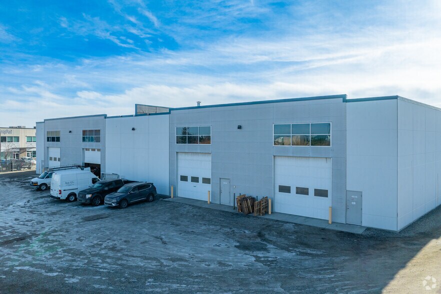 4500-4528 112th Ave SE, Calgary, AB à louer - Photo du bâtiment - Image 2 de 6