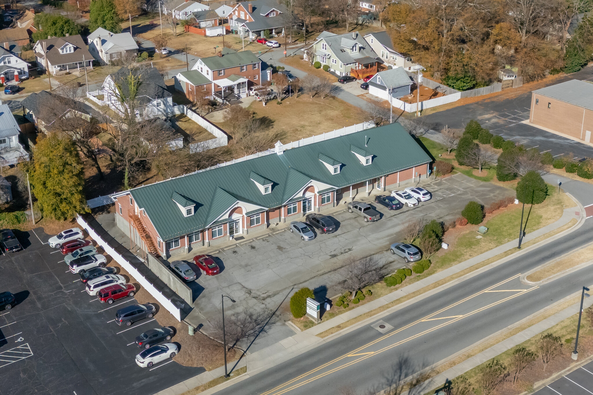 1011 Lindsay St, High Point, NC for sale Building Photo- Image 1 of 23