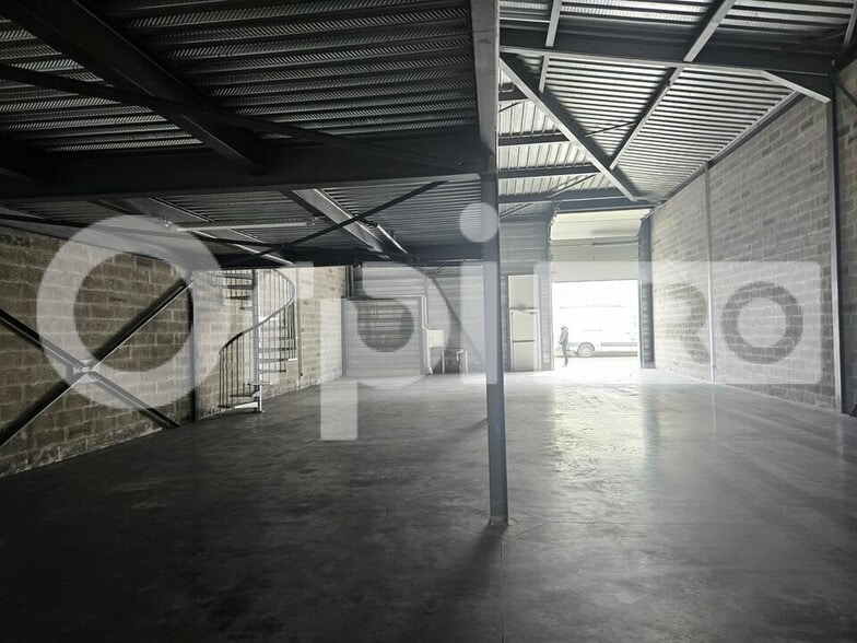 Flex in Le Taillan-Médoc for lease - Interior Photo - Image 2 of 7